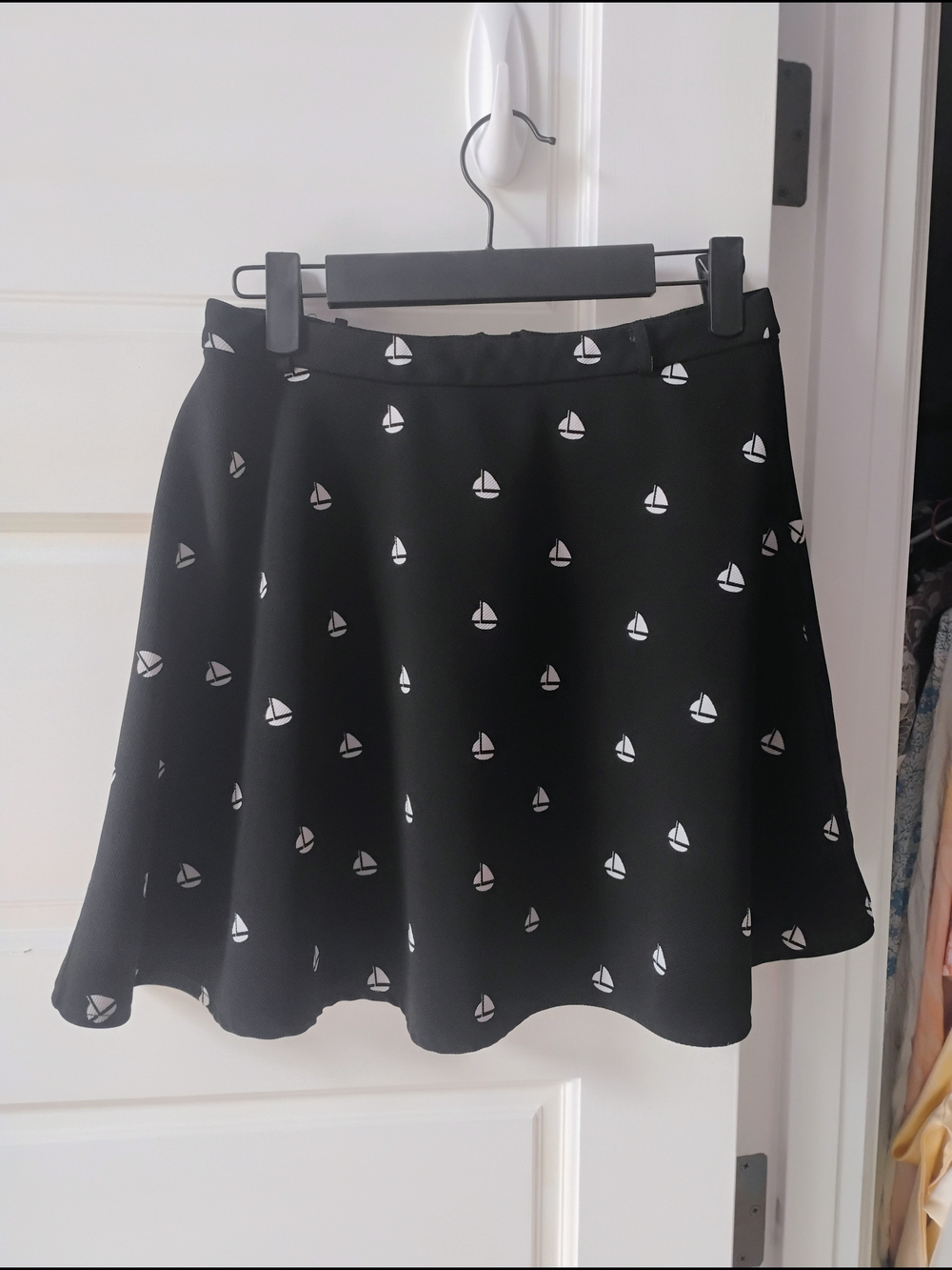 Yumi Black Skater Mini Skirt with White Sailboat Print US 2/4
